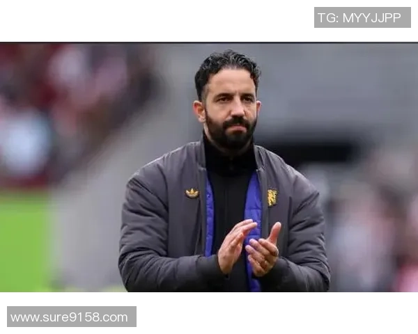 曼联1亿购买后腰未果,却没有抛弃:阿莫林还想刻画第二个凯塞多